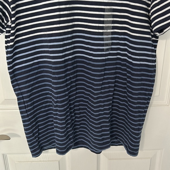 NWT Men’s GAP V Neck Striped Short Sleeve Tee Size Large - Picture 4 of 5